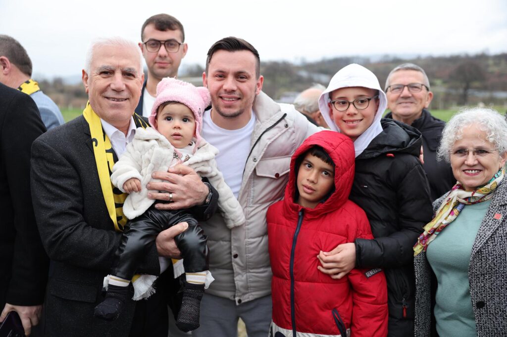 Kurşunlu’ya modern saha müjdesi