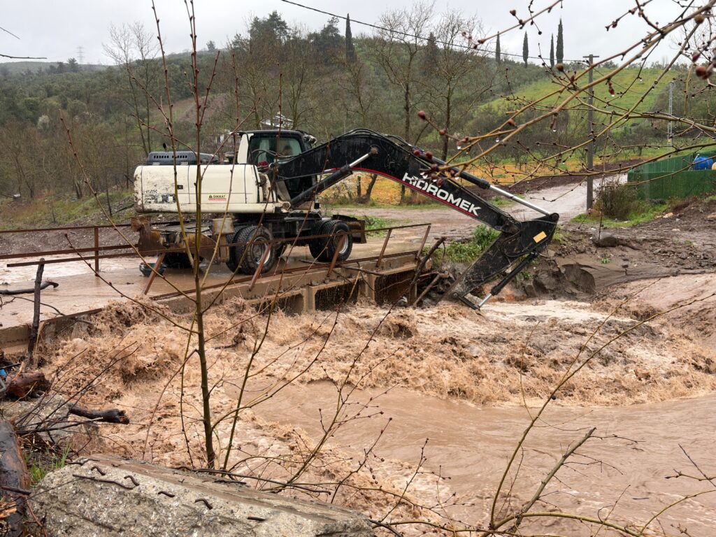 Gemlik’te yağış mesaisi başladı
