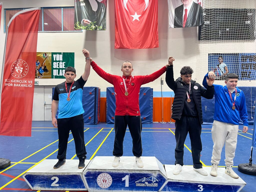 Güreşin Genç Yıldızları Parladı