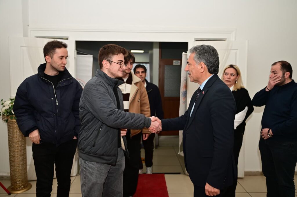 Başkan Deviren Gençlerle Buluştu