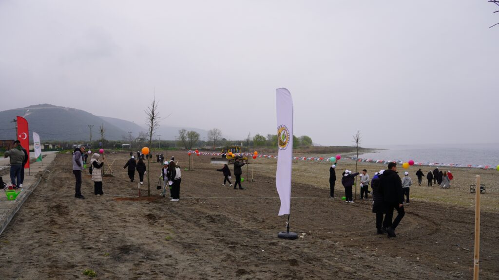 İznik’te fidanlar toprakla buluştu