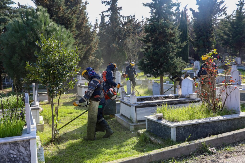 Şehitliklerde Bakım Çalışması