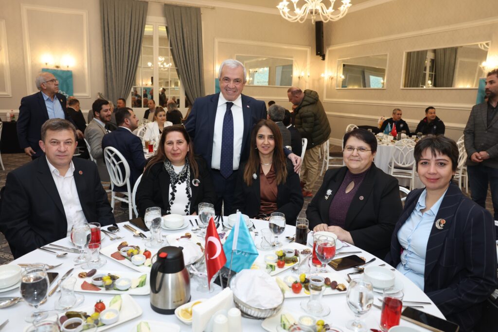 Nilüfer Ailesi Aynı Sofrada