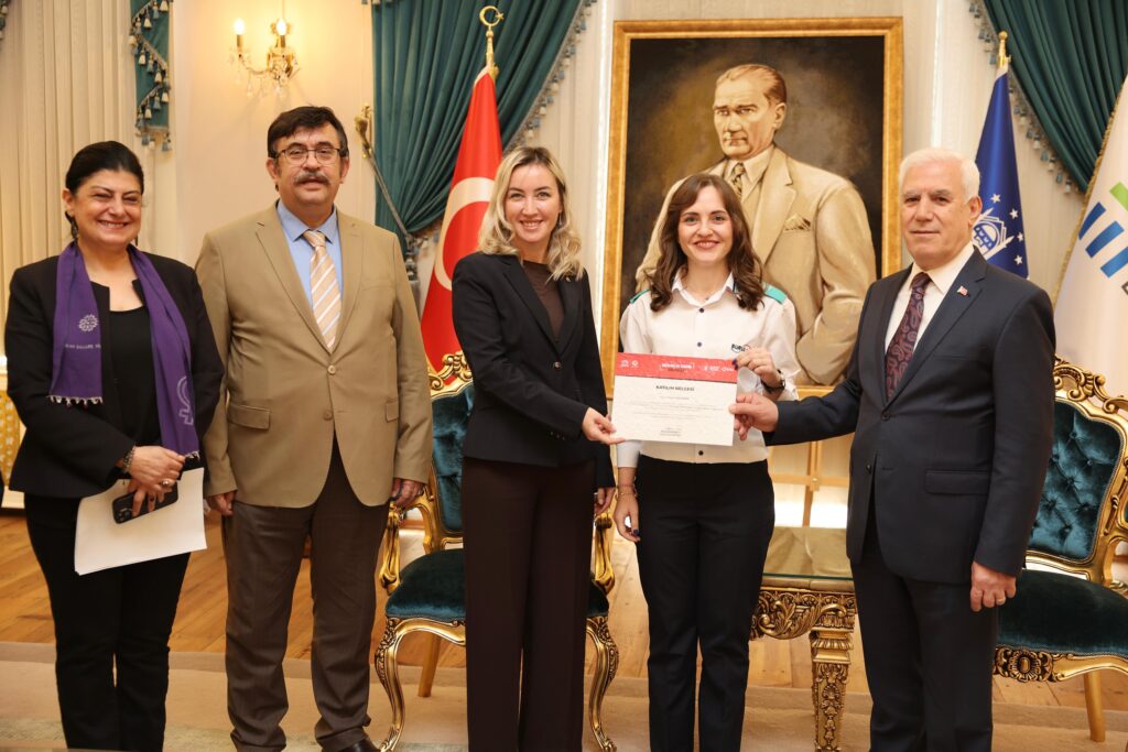 Raylar Kadınlara Emanet Edildi