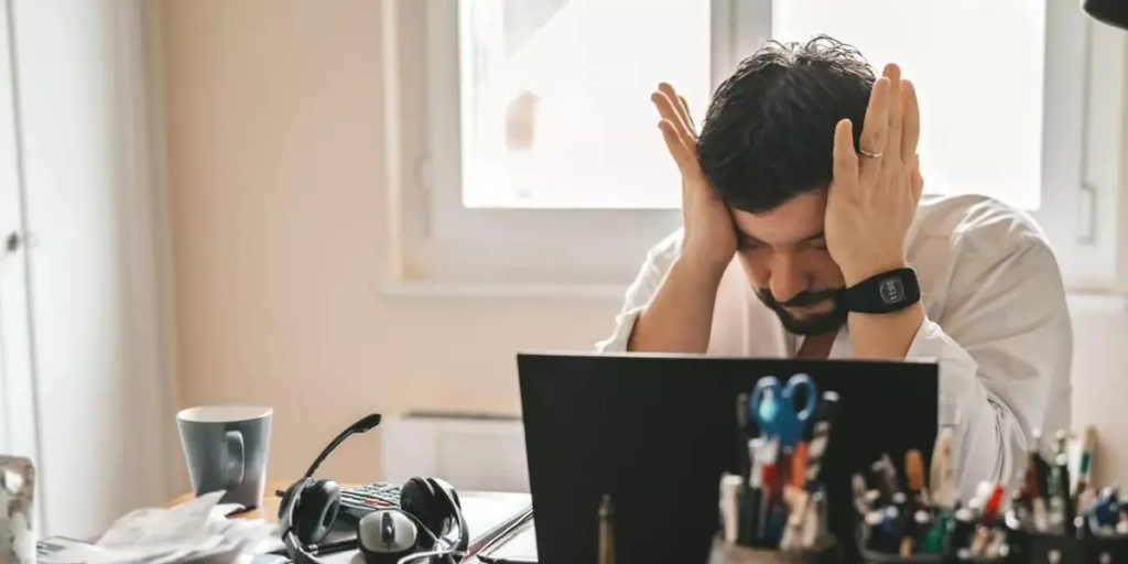 Modernitenin Paradoksu: Bilgi ve Bağlantı Çağında Huzursuz İnsan