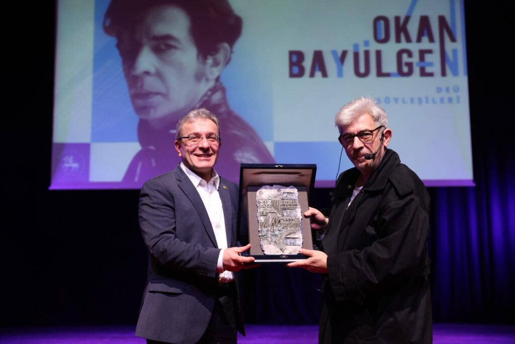 Okan Bayülgen, DEÜ Talks’ta öğrencilerle buluştu