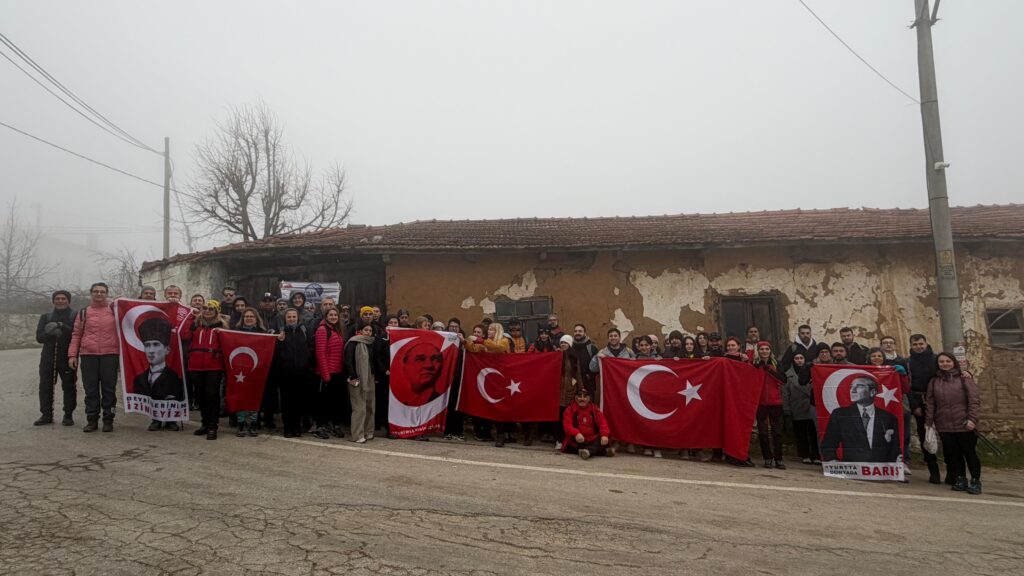 Zirvede Türk Bayrağı Açıldı