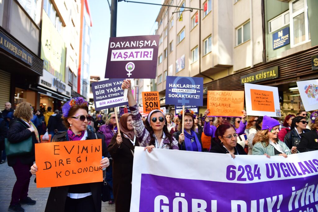 Bursa’da Dev Kadın Yürüyüşü