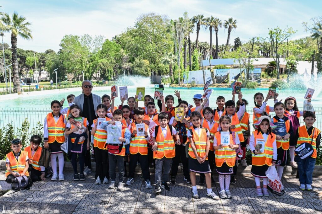 İZKİTAP Fuarı Öğrencilerin Buluşma Noktası Oldu