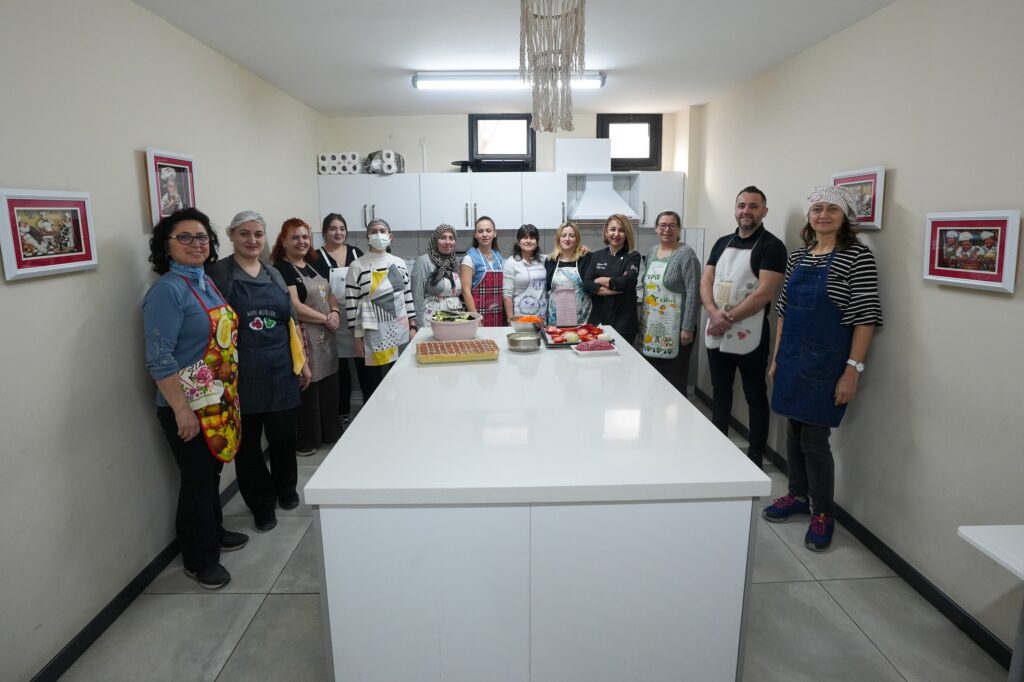 Gaziemir’de Mutfak Atölyesiyle Yeni Aşçılar Yetişiyor
