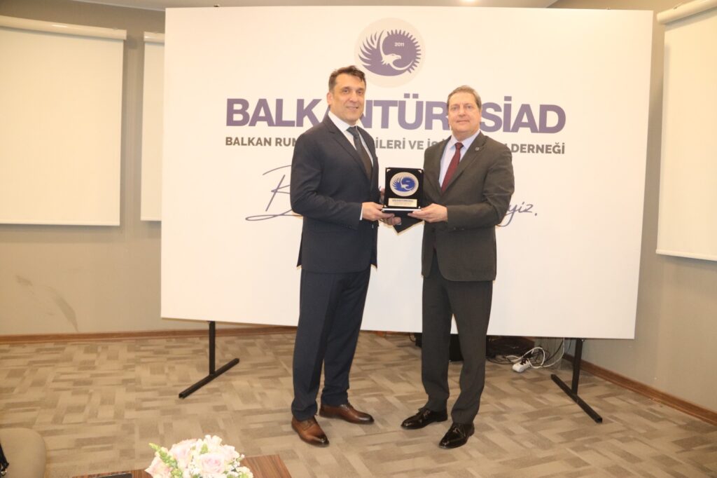 BALKANTÜRKSİAD Akademi’de “Değişim ve Dönüşüm Liderliği” Semineri