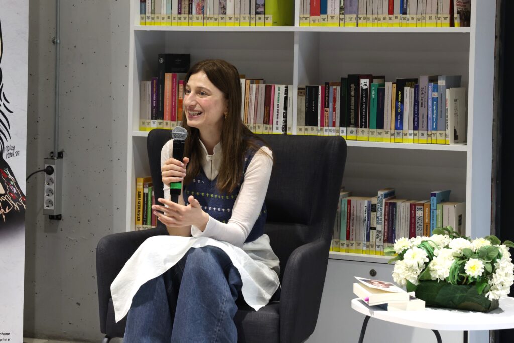 Nezaket Erden, “Sennur Sezer” şiirlerini Nilüfer’de okudu