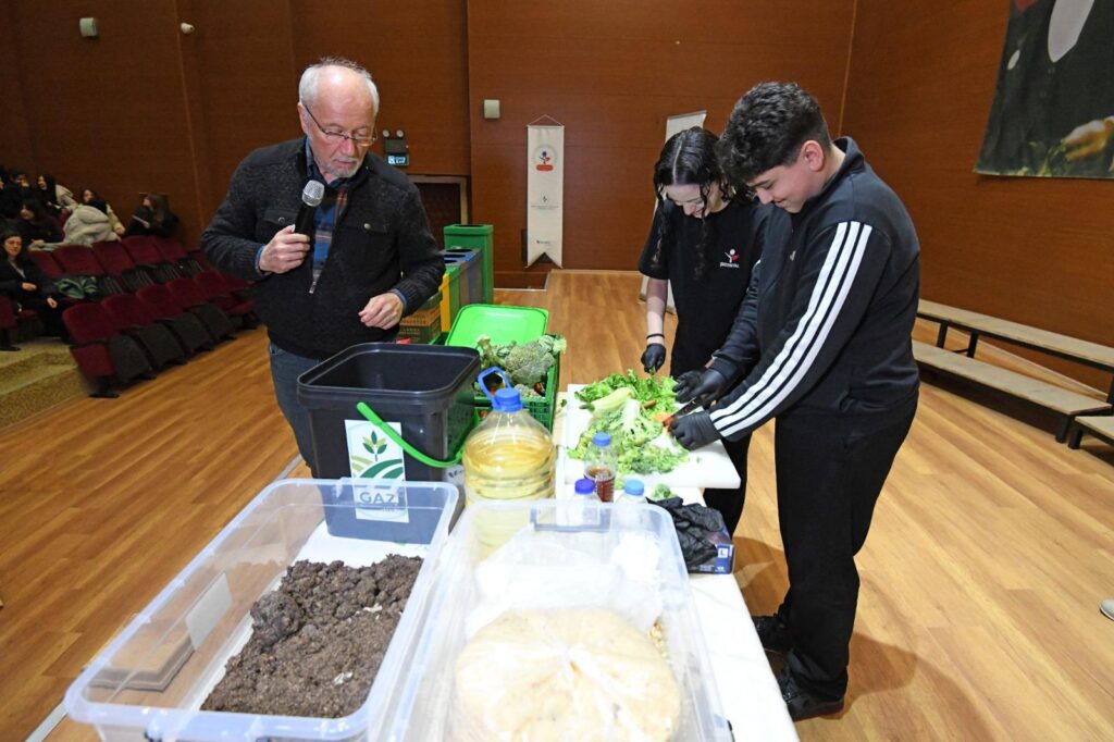 Osmangazi’de atıklar doğal gübreye dönüşüyor