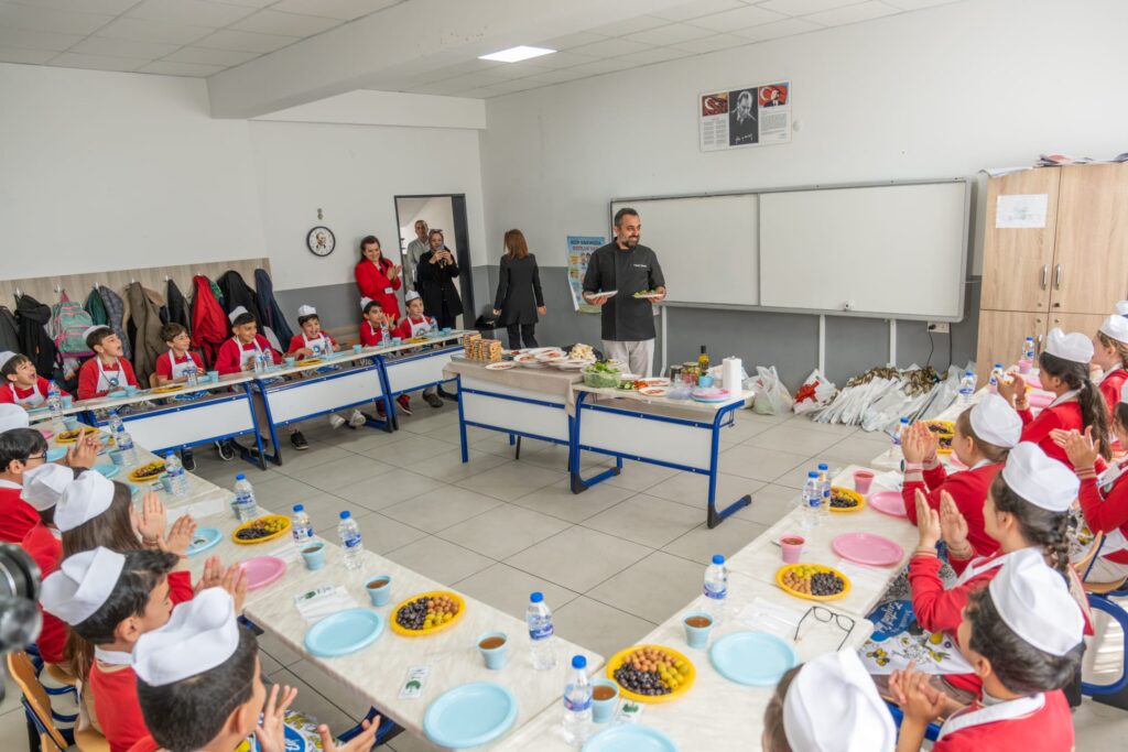 Zeytin Kültürü Minik Şeflerle Geleceğe Taşınıyor: Marmarabirlik’ten Örnek Proje