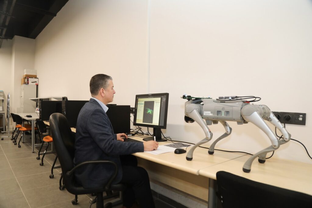 BTÜ’den yürüyen teknoloji hamlesi