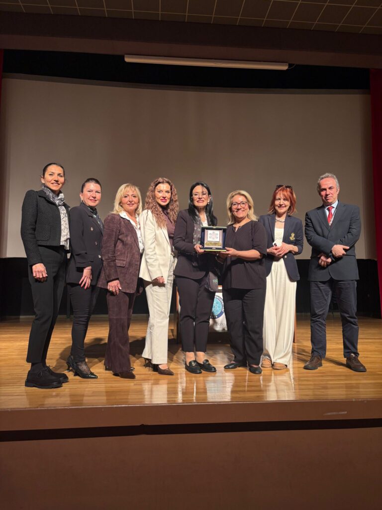 BUSADER’den genç hekimlere destek