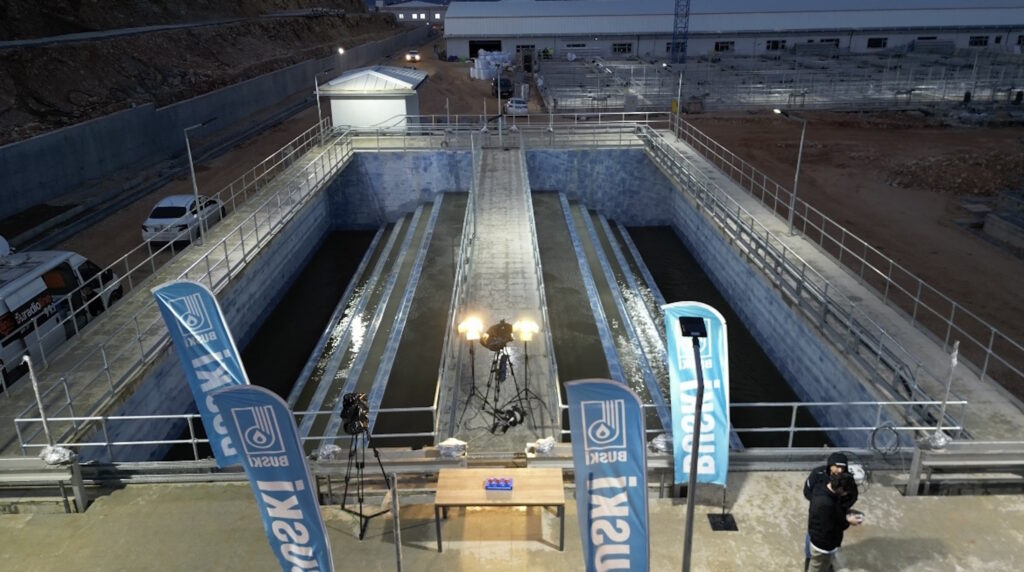 Dev tesiste butona basıldı