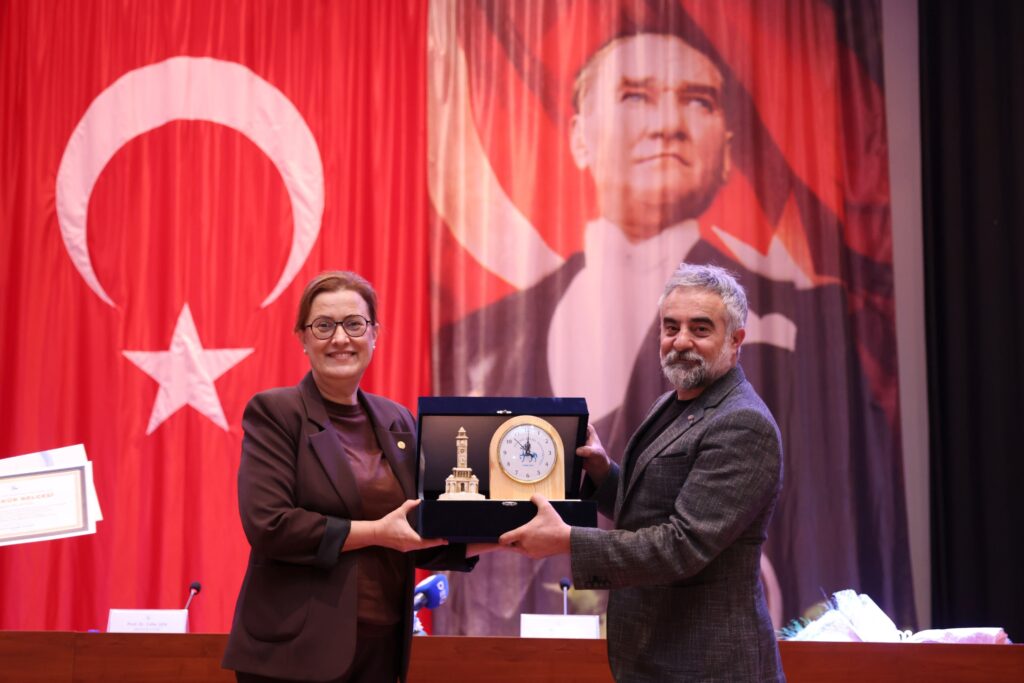 DEÜ’DE EDEBİYAT SÖYLEŞİLERİ KAPSAMINDA ÖNEMLİ BULUŞMA