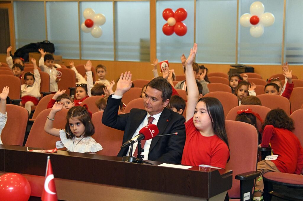 Çocuklar istedi oyun parkı açıldı