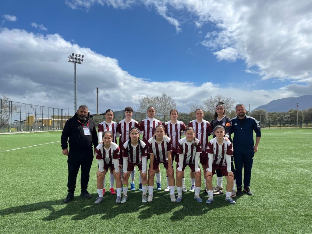 İnegöl’ün kızları kupa yolunda