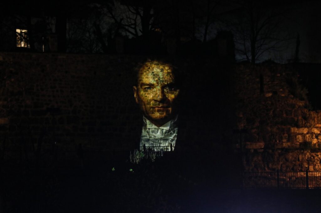 Surlarda dijital fetih destanı