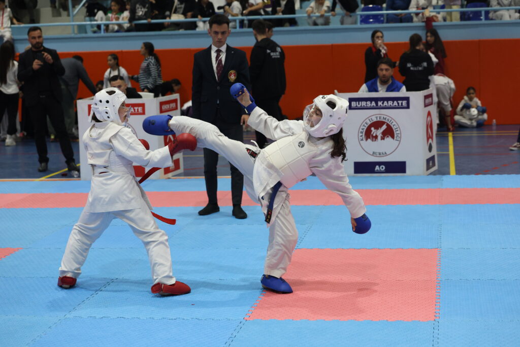 Kestel’de madalya yağmuru başladı