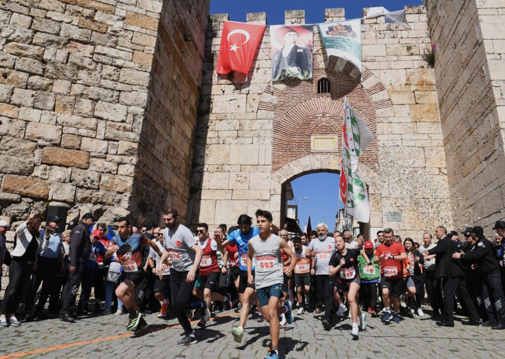 Tarihi surlarda spor heyecanı