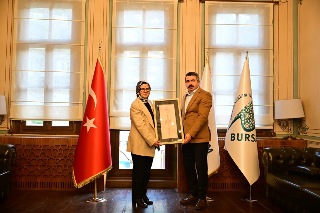 Kültürel kimliğin asırlık analizi