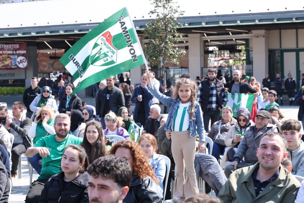 Osmangazi meydanı yeşil beyaz