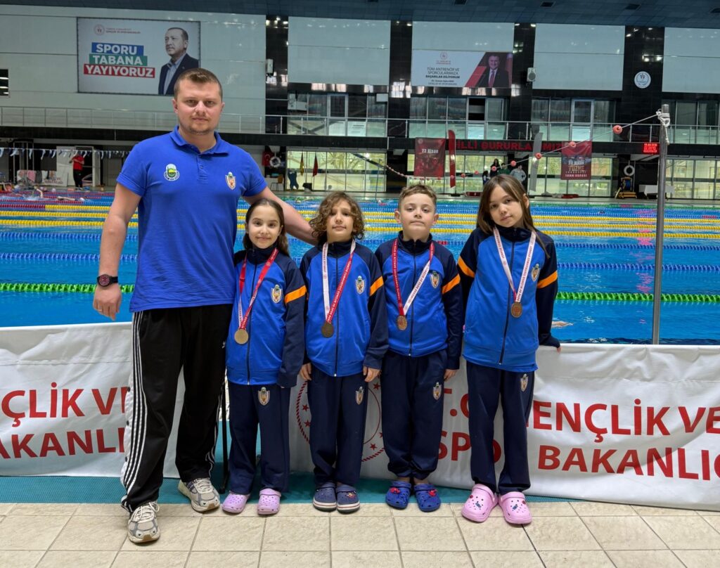 İnegöl’ün gençleri kürsüyü çok sevdi