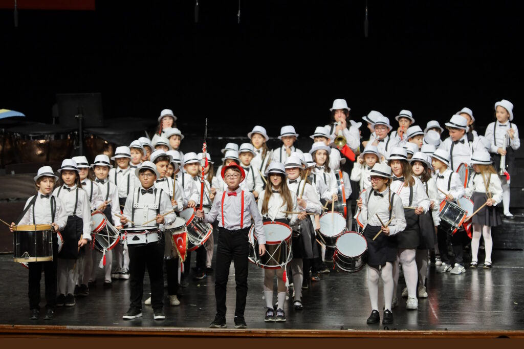 Miniklerden dev senfoni konseri