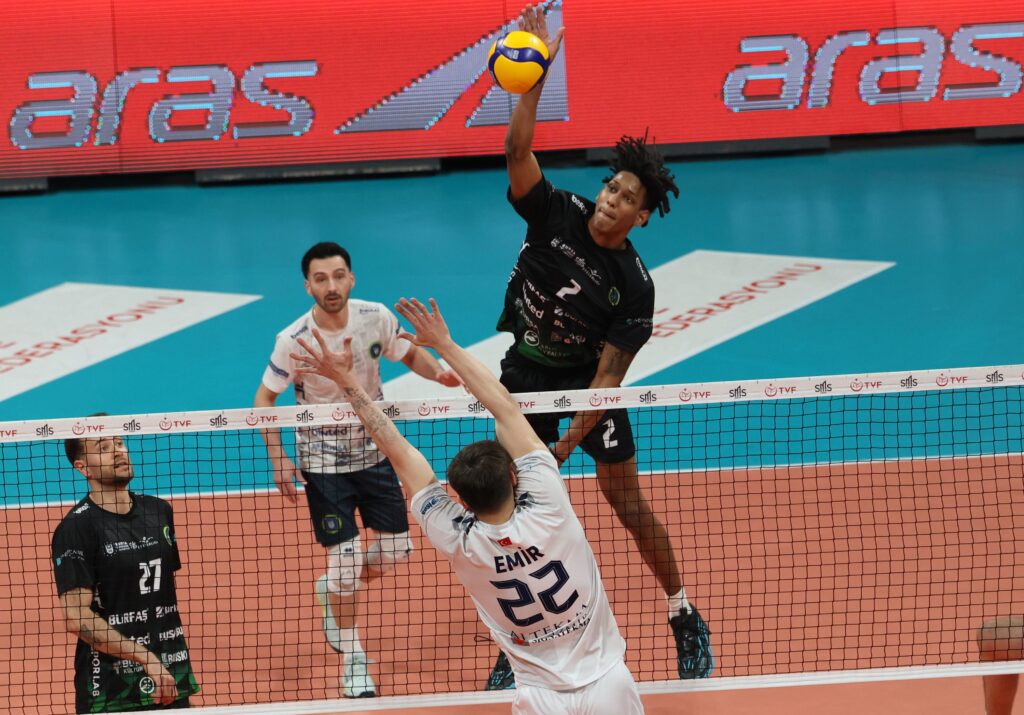 Efeler Ligi’nde seri başladı