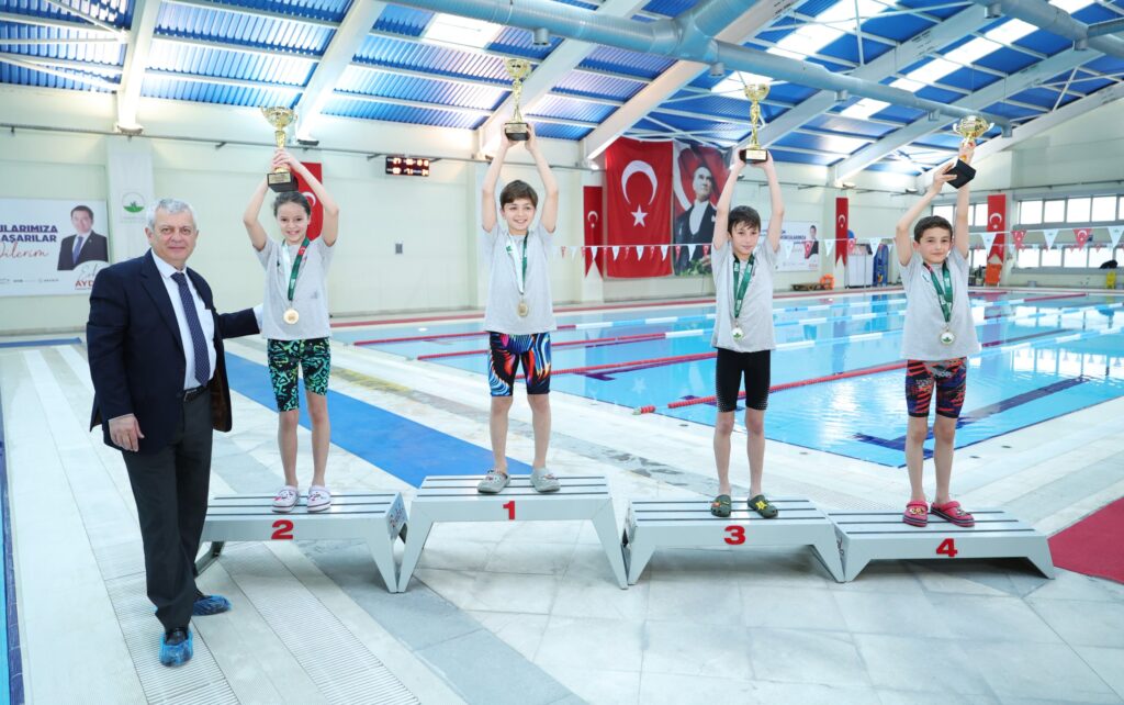 Yüzme şenliğinde büyük heyecan