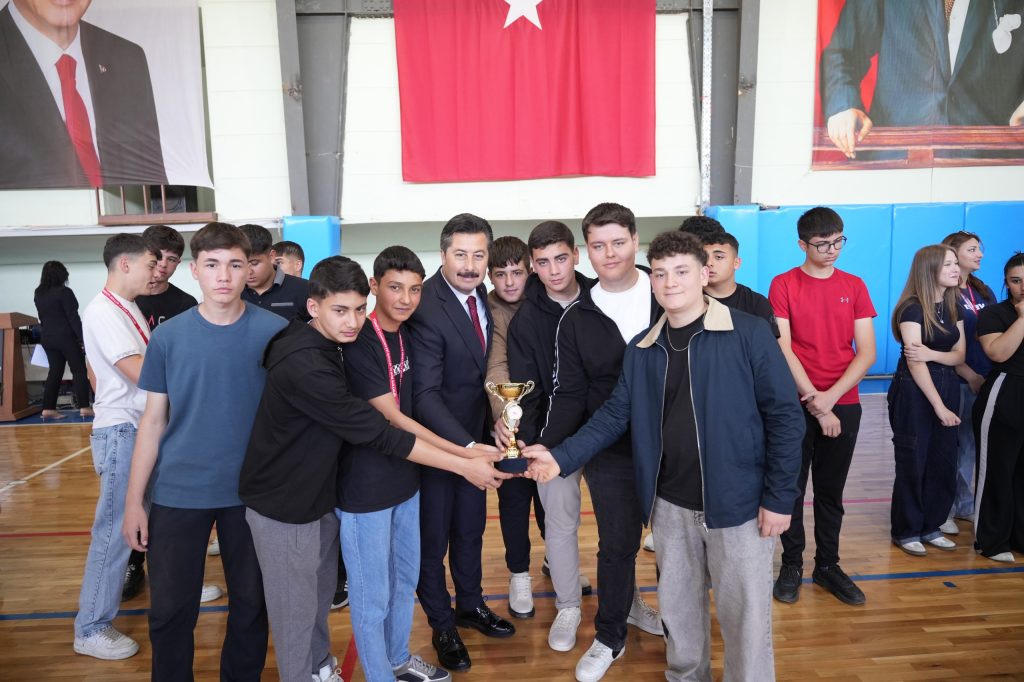 Yenişehir’de 19 Mayıs coşkusu sokaklara taştı