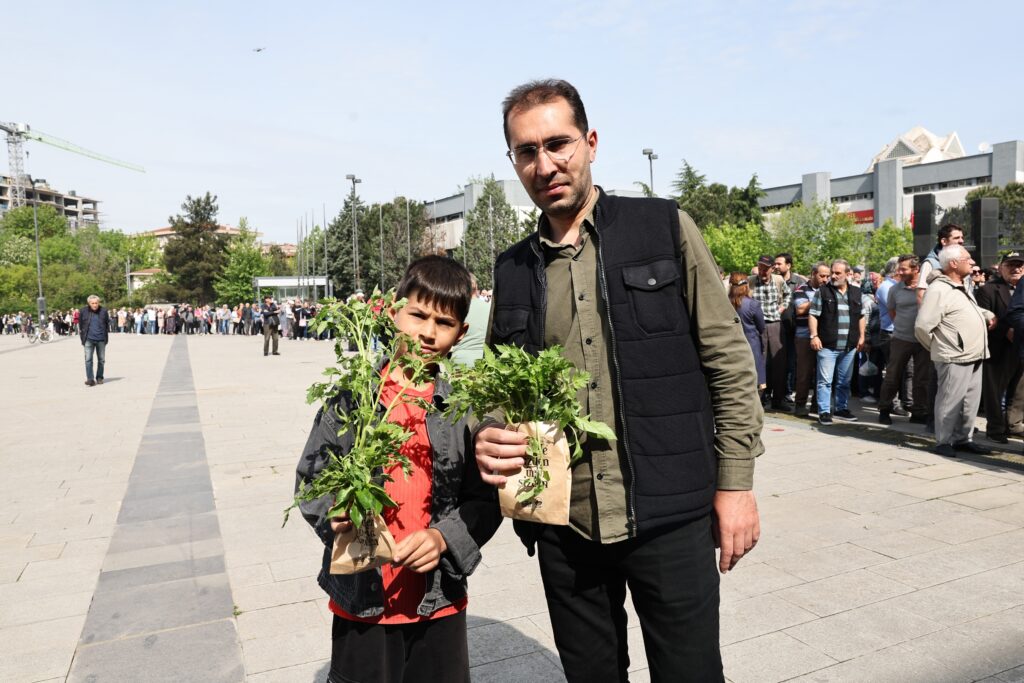 Nilüfer’de fide dağıtım şöleni