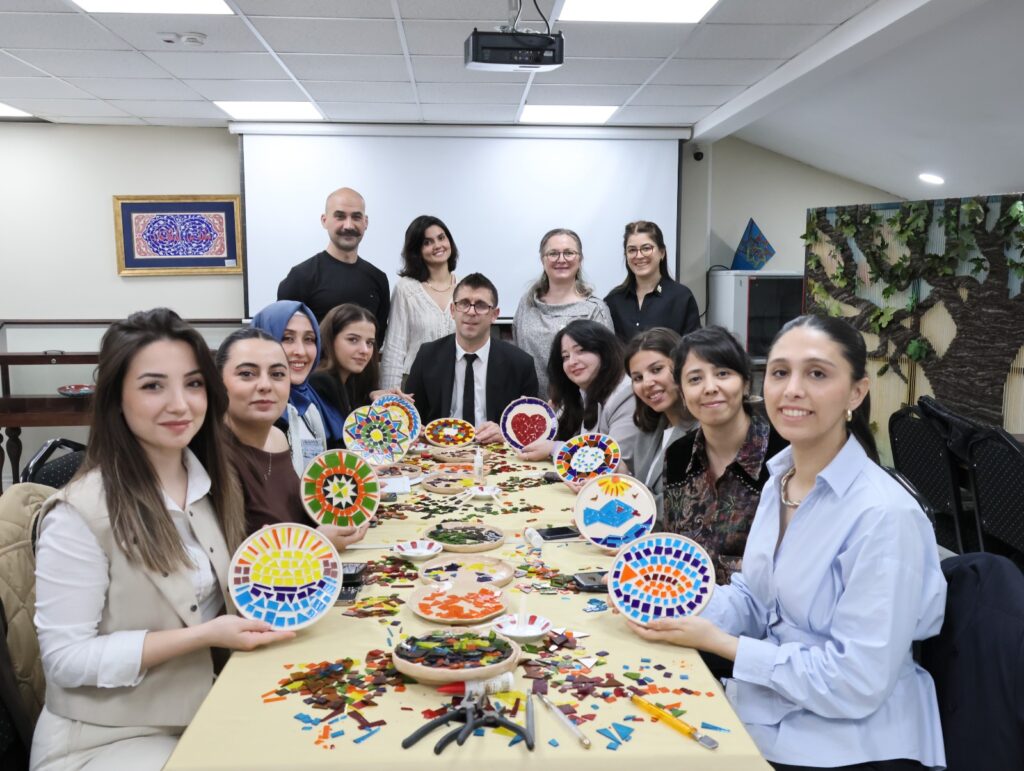 Bursa’da cam atıklar sanata dönüştü