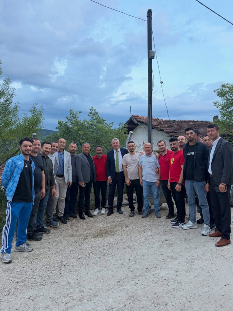 Harmancık’ta bayram coşkusu mahallelerden kamu kurumlarına uzandı