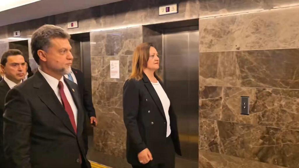 Afyonkarahisar Belediye Başkanı Köksal AK Parti’ye geçti