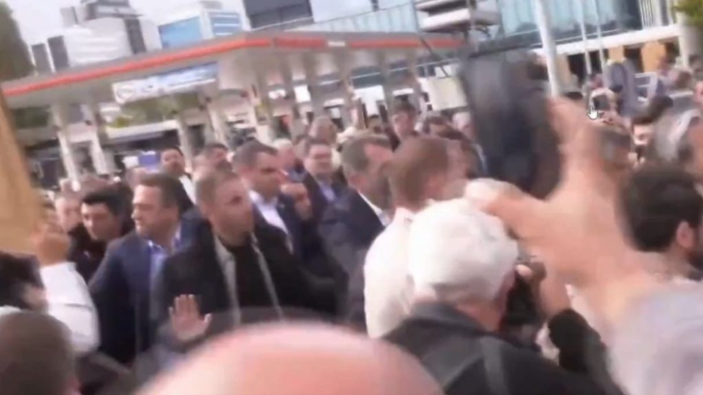 CHP Genel Merkezi Önündeki Gergin