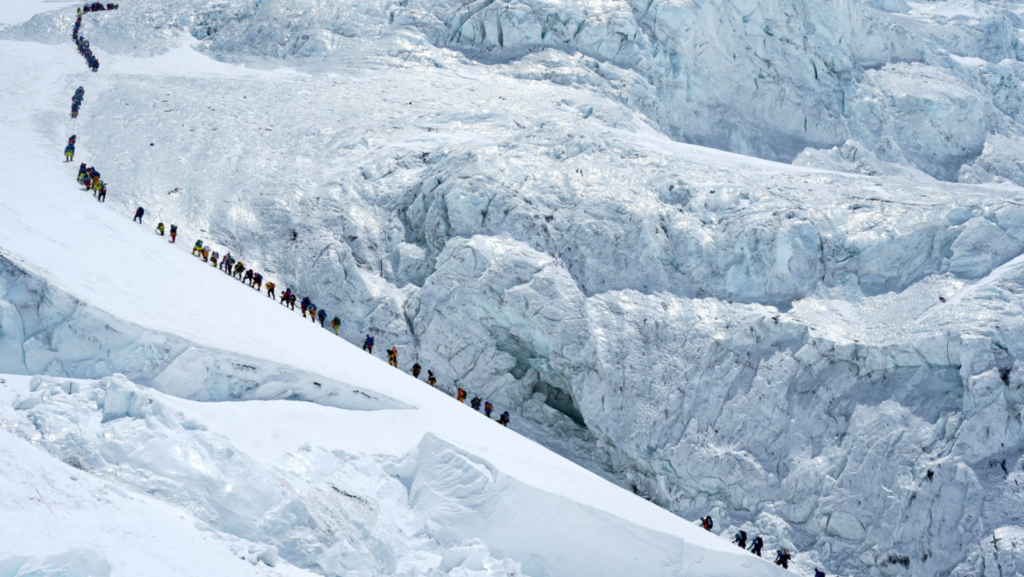 Everest’te Günlük Zirve Rekoru Kırıldı