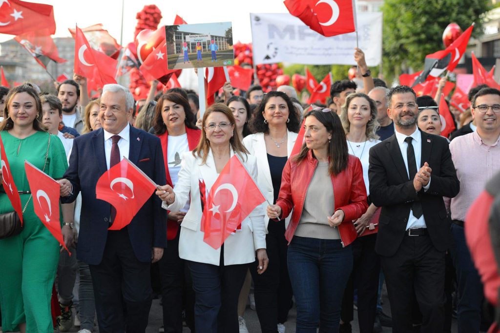 Gençlik ateşi sokağa taşıyor