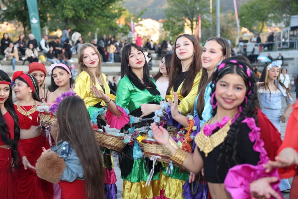 Hıdırellez neşesi meydanlara taştı