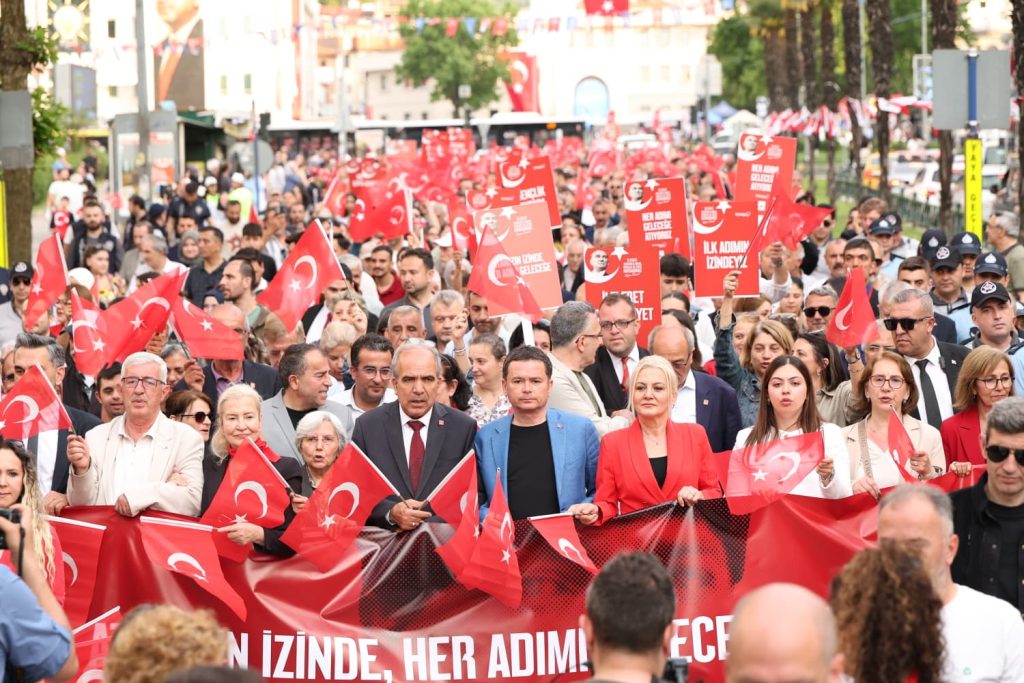 Osmangazi kırmızı beyaza büründü