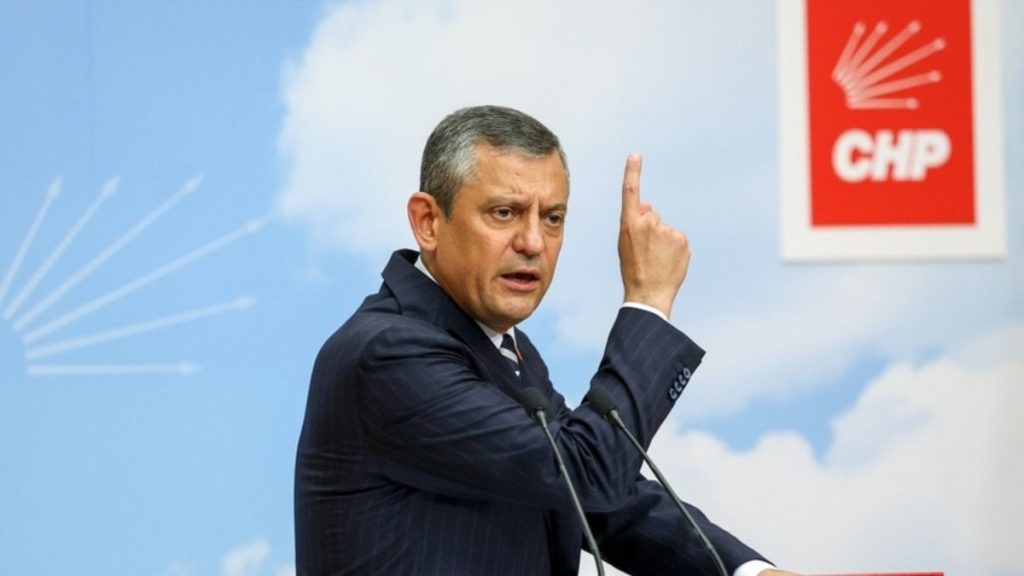 Özgür Özel CHP Grup Başkanlığına Seçildi