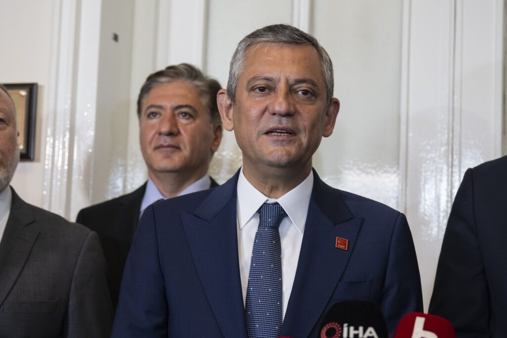 Özgür Özel: Kurultay Engellenemez, Yeni Parti Yok