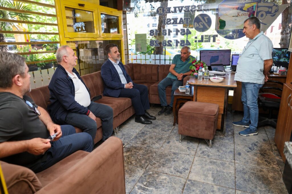 Sevgi evlerinde bayram sevinci