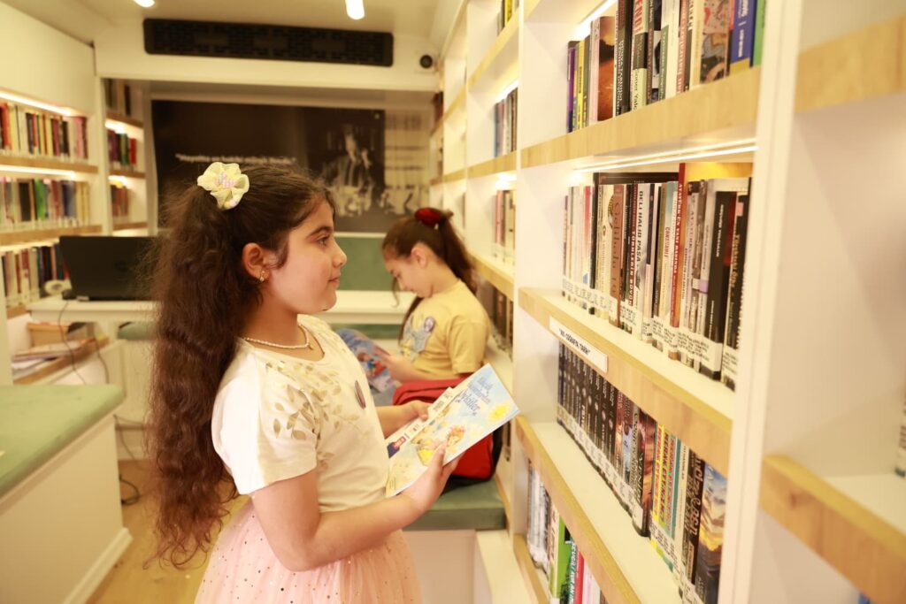 Osmangazi’de çocuklar kitaplarla buluştu, Bursa tarihini yerinde öğrendi