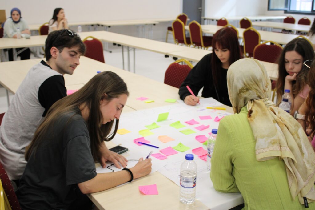 Erasmus projesi gençleri birleştirdi