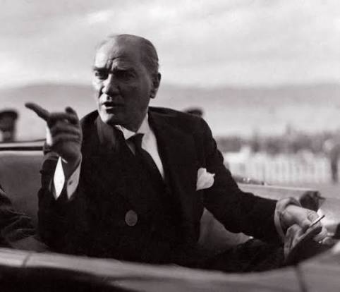 Bu ülkede Atatürk’ü sevmek neden cesaret istiyor?