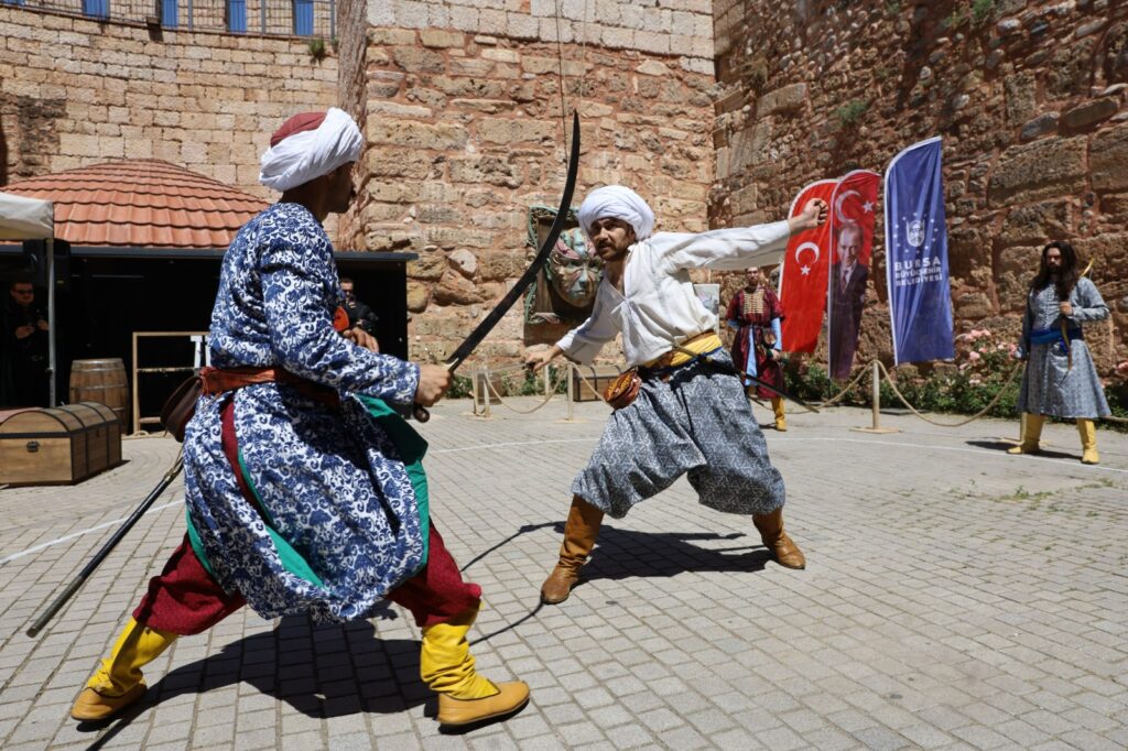 Bursa’da kılıçlar tarih için çekildi